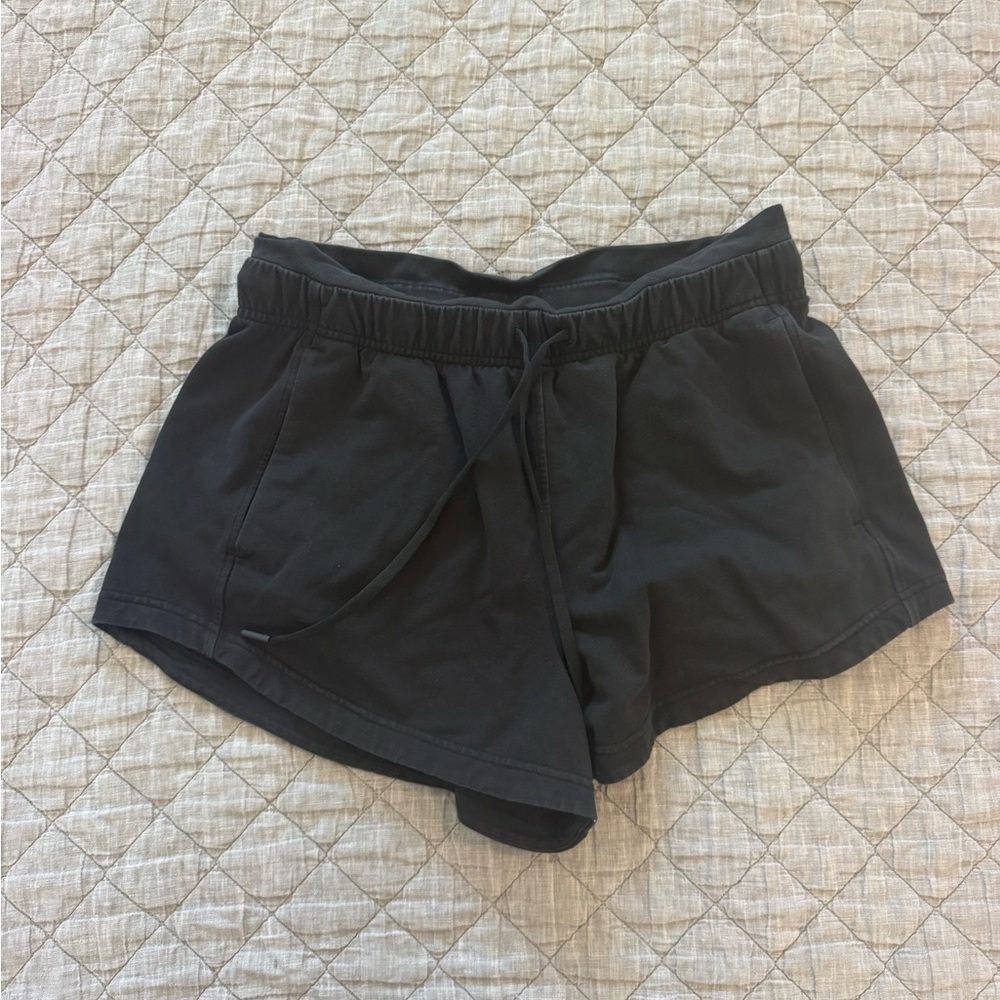 lululemon athletica Black Inner Glow HR 3” Shorts